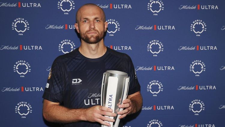 Klub Pekerja Auckland City FC, Diperkuat Mandor hingga Guru