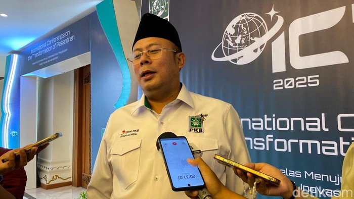 Wakil Ketua DPR RI sekaligus Ketua Timwas Haji DPR Cucun Ahmad Syamsurijal berbicara soal evaluasi haji 2025. Dia tak menutup kemungkinan DPR membentuk Pansus Haji 2025.