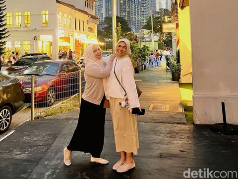 Foto Eka Ferlinda Sari (kiri) dan anaknya Rana Fergus (kanan).