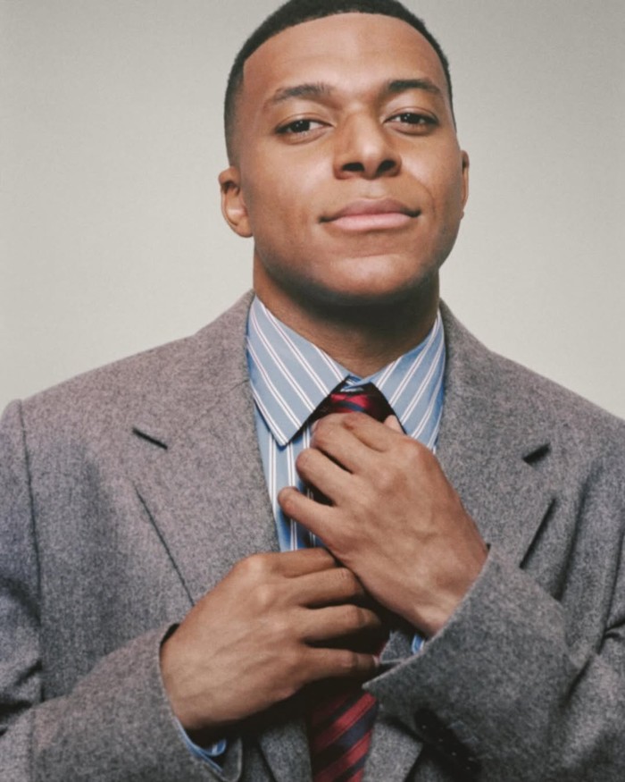 Gaya Mbappe Beri Bocoran Koleksi Perdana Dior Rancangan Jonathan Anderson Gaya Mbappe Beri Bocoran Koleksi Perdana Dior Rancangan Jonathan Anderson