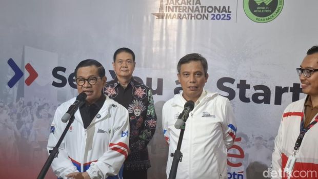 Gubernur DKI Jakarta Pramono Anung meninjau langsung kesiapan pelaksanaan Jakarta International Marathon (JAKIM) 2025 di Balai Kartini, Jakarta Selatan. (Belia/detikcom)