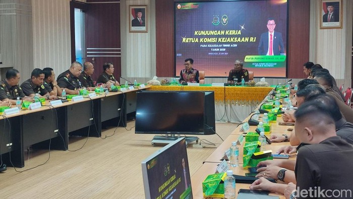 Guru besar hukum, Pujiyono Suwadi, bicara soal denda damai untuk tindak pidana korupsi (tipikor) dalam kasus perbankan, perpajakan, asuransi, dan lainnya. (Rizky AM/detikcom)