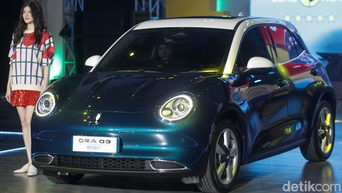 GWM Ora 3 meluncur di Jakarta, Kamis (26/6/2025). Mobil perkotaan bertenaga listrik ini dijual early bird seharga Rp 369 juta.