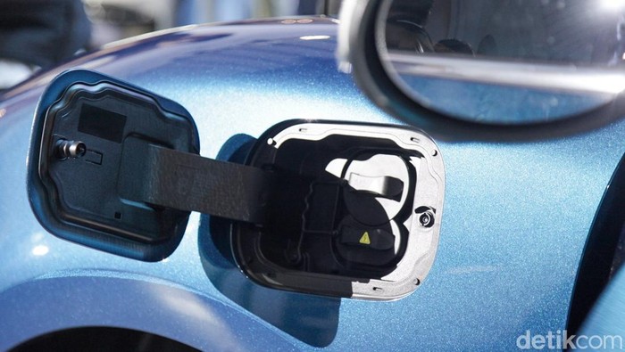 GWM Ora 3 meluncur di Jakarta, Kamis (26/6/2025). Mobil perkotaan bertenaga listrik ini dijual early bird seharga Rp 369 juta.