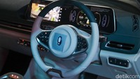 ORA 03 juga memiliki fitur keselamatan sabuk pretensioner ganda, airbags, dan sistem ADAS, seperti Blind Spot Detection, Front Collision Warning, serta Rear Cross Traffic Alert.   