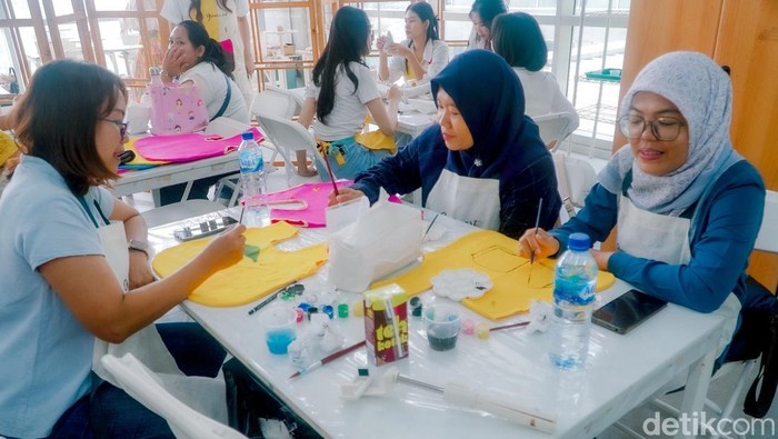Ganara Art di Antasari Place resmi dibuka, jadi ruang seni inklusif untuk semua usia. Mulai balita hingga dewasa bisa bebas berkreasi lewat warna dan imajinasi.