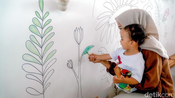 Ganara Art di Antasari Place resmi dibuka, jadi ruang seni inklusif untuk semua usia. Mulai balita hingga dewasa bisa bebas berkreasi lewat warna dan imajinasi.