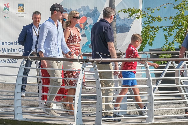 Ivanka Trump dan Jared Kushner tampaknya siap menikmati la dolce vita di Italia. Pasangan ini tiba di Venesia bersama ketiga anak mereka menjelang pernikahan spektakuler antara pendiri Amazon Jeff Bezos dan jurnalis Lauren Sánchez. (Foto: Stefano Mazzola/GC Images)