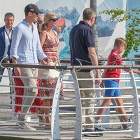 Ivanka Trump dan Jared Kushner tampaknya siap menikmati la dolce vita di Italia. Pasangan ini tiba di Venesia bersama ketiga anak mereka menjelang pernikahan spektakuler antara pendiri Amazon Jeff Bezos dan jurnalis Lauren Sánchez. (Foto: Stefano Mazzola/GC Images)
