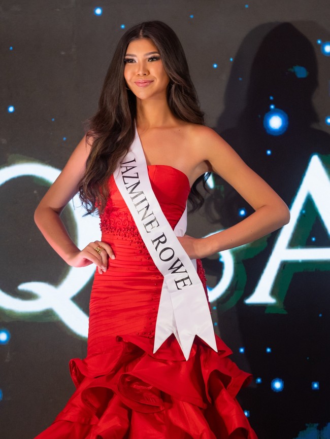 Jaz Rowe dikenal sebagai wanita yang punya segudang prestasi. Wanita yang juga model dan penyanyi tersebut baru-baru ini terpilih sebagai pemenang Putri Nusantara 2025. Foto: Instagram @jaz.rowe