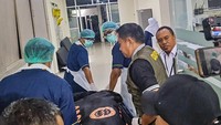 Juliana dilaporkan terjatuh ke dalam jurang saat menuju puncak Rinjani pada Sabtu (21/6/2025). Setelah upaya pencarian selama empat hari, ia ditemukan dalam kondisi tak bernyawa dan dievakuasi dari medan curam yang menyulitkan tim SAR. (ANTARA FOTO/Nia)