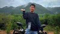 Jirayut juga sempat mencoba wahana ekstrem naik ATV di tempat terjal. (Foto: dok Instagram jirayutdaa4official)