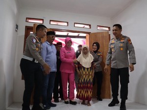 Sambut Hari Bhayangkara ke-79, Polres Depok Bedah Rumah Warga