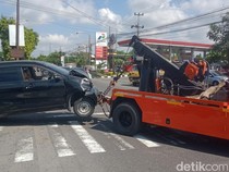 3 Mobil Tabrakan Karambol di Jalan Jogja-Solo Kraguman Klaten