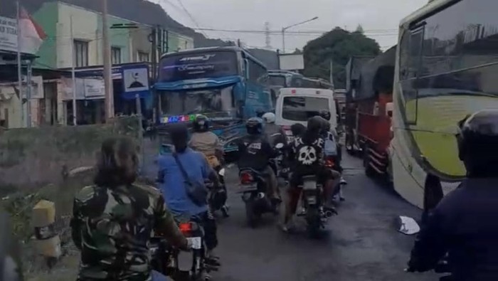 Kemacetan imbas cuaca buruk di Pelabuhan Ketapang Banyuwangi