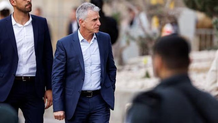 Kepala badan intelijen Israel, Mossad, David Barnea, dalam foto yang diambil di Tel Aviv pada Januari 2023 (dok. REUTERS/Amir Cohen) 