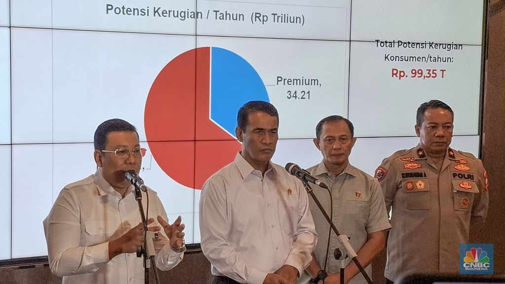 Kepala Badan Pangan Nasional, Arief Prasetyo Adi menyampaikan keterangan pers di Gedung Kementan, Kamis (26/6/2025). (CNBC Indonesia/Chandra Dwi Pranata)