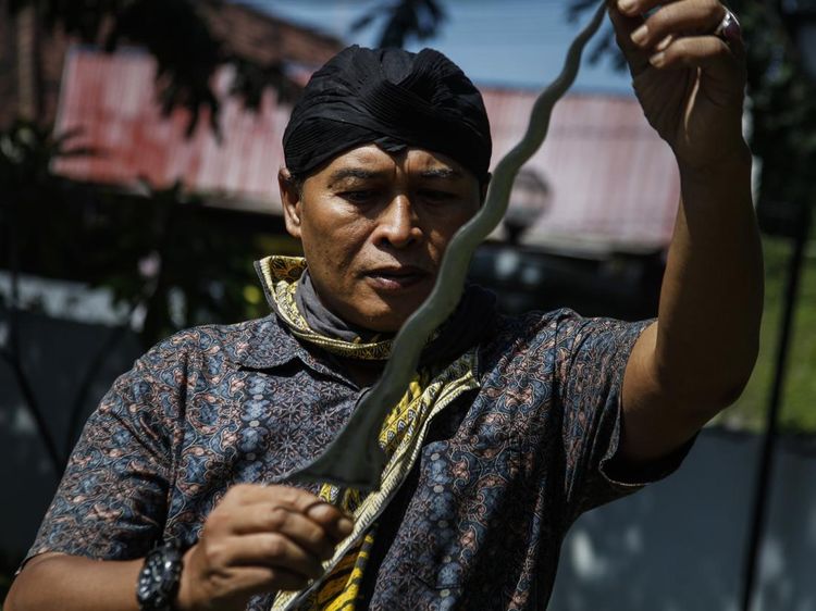 Keris-Keris Sakti Dimandikan, Solo Hidupkan Tradisi Jamasan