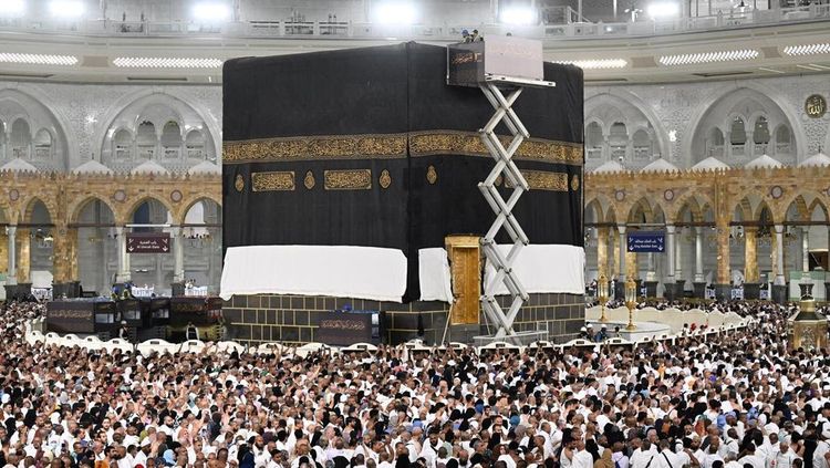 Kiswa Kabah Diganti, Momen Sakral Jelang 1 Muharram di Makkah