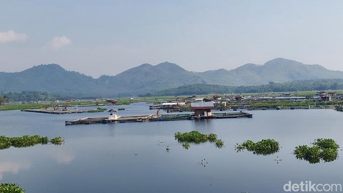 Kondisi Keramba Jaring Apung di Waduk Cirata