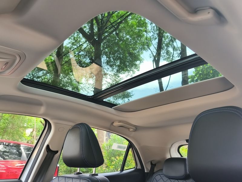 Large Panoramic Sunroof GWM ORA 03
