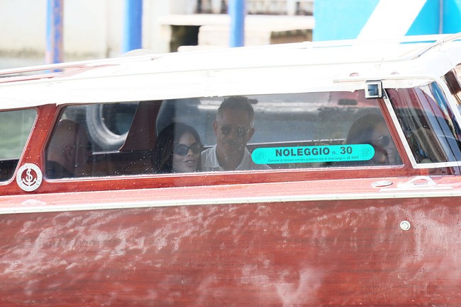 Warga dan aktivis lokal menggelar aksi protes untuk menolak hajatan tersebut. Namun, Pemerintah Kota Venesia mengeluarkan perintah pada Rabu untuk melakukan pengamanan ekstra demi kelancaran acara. Sejumlah tamu pun sudah berdatangan. Salah satunya, Ivanka Trump, putri Presiden AS Donald Trump. (Foto: Ernesto Ruscio/GC Images)