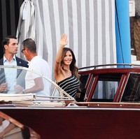 ilansir dari The Independent, rangkaian acara pernikahan yang kabarnya menelan biaya US$ 10 juta atau sekitar Rp 162 miliar itu dijadwalkan mulai pada Kamis (26/6/2025). Lokasi acara dirahasiakan tapi menurut sumber terdekat, hajatan pertama akan berlangsung di halaman biara Gereja Madonna dellOrto, sebuah gereja abad pertengahan yang terletak di kawasan Cannaregio.  (Foto: Ernesto Ruscio/GC Images)