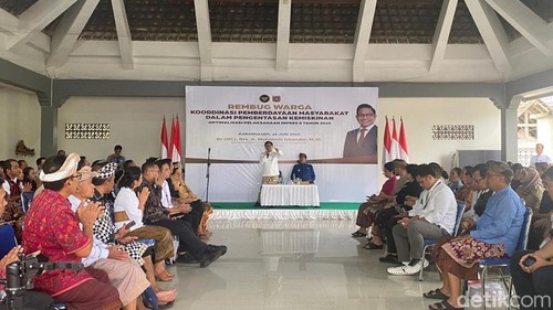 Menko Pemberdayaan Masyarakat Muhaimin Iskandar ketika berkunjung ke Desa Sengkidu, Kecamatan Manggis, Karangasem, Kamis (26/6/2025).