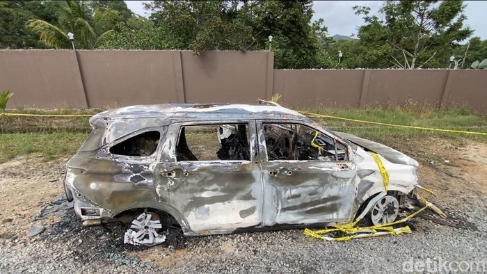 Mobil yang terbakar dan ditemukan jasad manusia