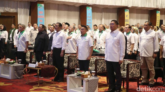 Ketua Umum Himpunan Kerukunan Tani Indonesia  Moeldoko dan Menteri Pertanian Amran Sulaiman, Badan Pertimbangan Operasional HKTI Osman Sapta Oedang dan Wakil Menteri Pertanian Sudaryono hadir dalam Munas HKTI di Hotel Sultan, Jakarta, Kamis (26/6/2025). Dalam Munas itu Sudaryono dipilih menjadi Ketua Umum HKTI periode 2025 -2030
