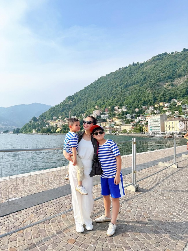 Nagita Slavina menikmati liburannya di Italia bersama dua anaknya, Rafathar dan Rayyanza. Foto: Dok. Instagram RaffiNagita