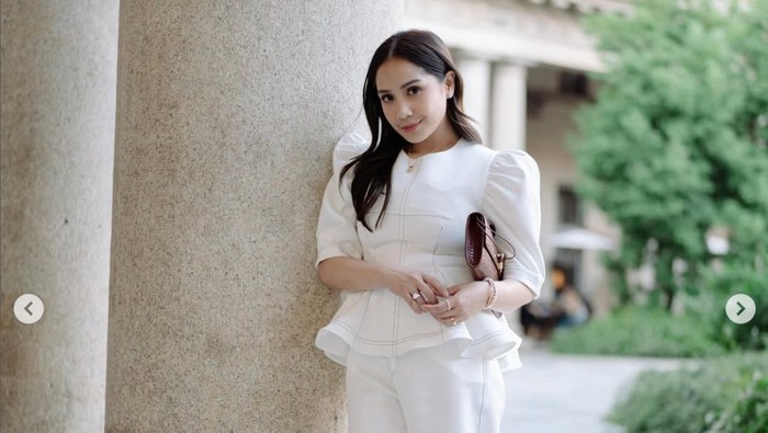 Gaya Nagita Slavina di Italia