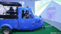 Salah satu daya tarik unik dalam pameran ini adalah kehadiran transportasi lokal seperti becak dan bemo yang dibalut dengan teknologi interaktif. Kendaraan-kendaraan ikonik itu tidak hanya dipamerkan sebagai benda mati, tapi juga dilengkapi proyeksi dan suara yang membuatnya terasa hidup kembali.  