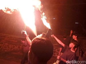 Nyala Obor di Malam Tahun Baru Islam di Kota Tasikmalaya