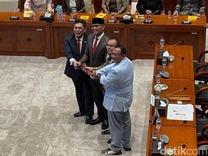 Dasco Pimpin Penetapan Pimpinan Komisi I DPR F-PKS: Sukamta Gantikan Aher