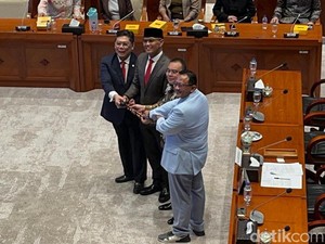 Dasco Pimpin Penetapan Pimpinan Komisi I DPR F-PKS: Sukamta Gantikan Aher