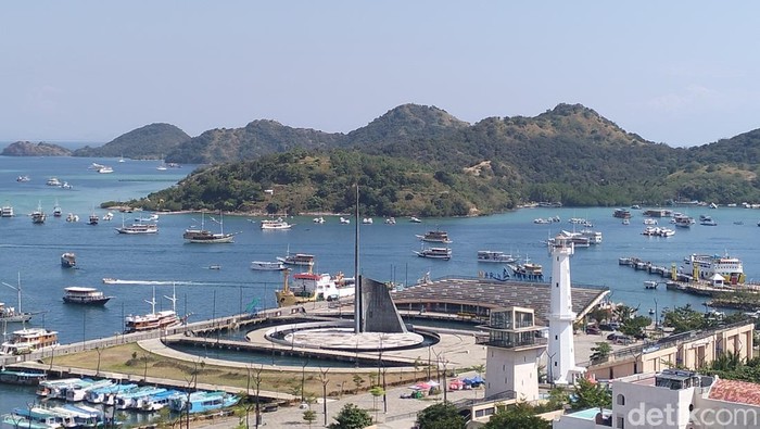 Kapal-kapal wisata di perairan Labuan Bajo yang digunakan wisatawan kala berkunjung ke Taman Nasional Komodo, Manggarai Barat, NTT.