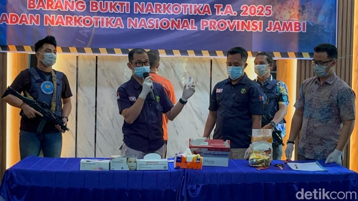 Petugas BNNP Jambi memusnahkan sabu 2 kilogram