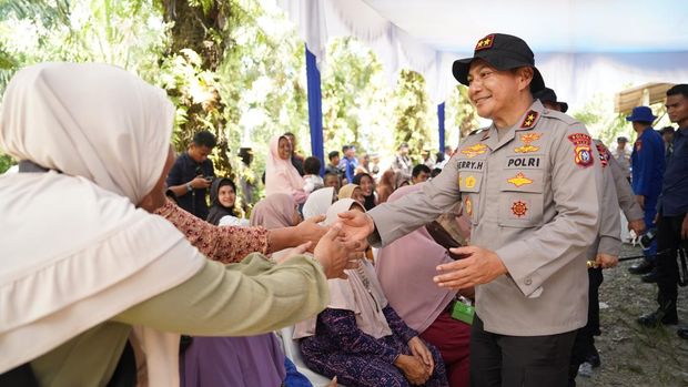 Polda Riau meluncurkan program 'Jalur' untuk menyentuh masyarakat di pesisir sungai. Program ini diluncurkan Kapolda Irjen Herry Heryawan, pada Rabu (25/6/2025).