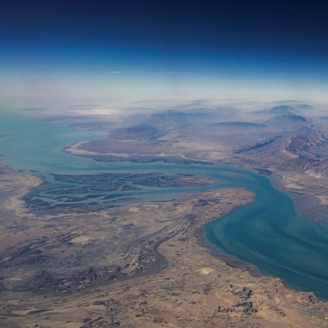 Potret Selat Hormuz, Jalur Minyak Dunia yang Kini Ditutup Iran