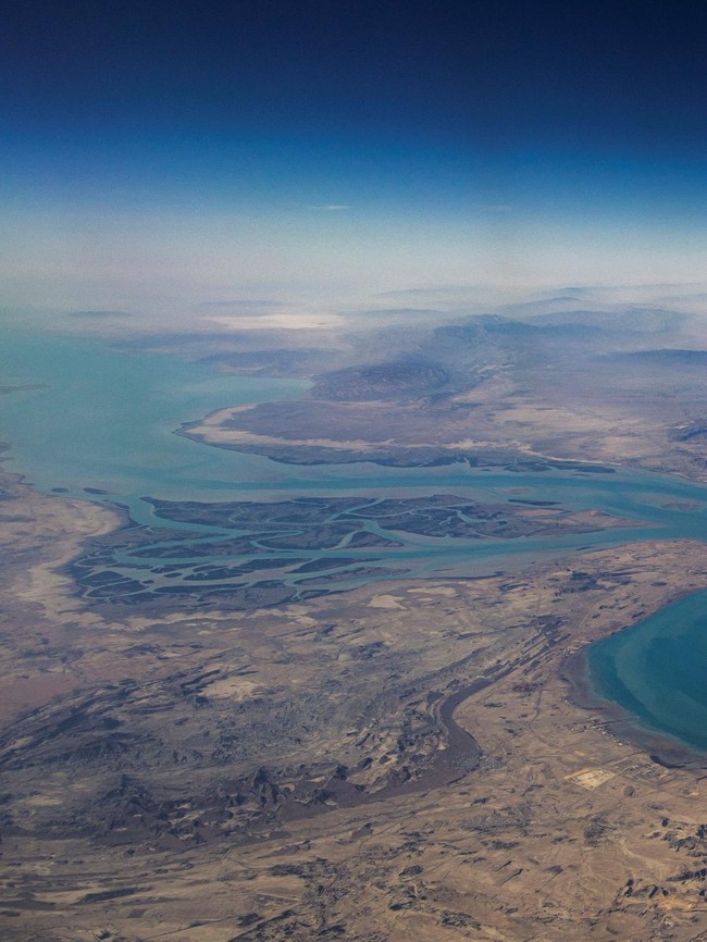 Potret Selat Hormuz, Jalur Minyak Dunia yang Kini Ditutup Iran