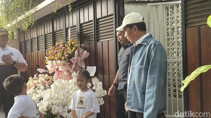 Presiden ke-7, Joko Widodo (Jokowi) antar cucu liburan keluar kota, Kamis (26/6/2025).