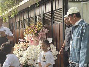 Masih Masa Penyembuhan, Jokowi Antar Cucu Liburan Keluar Kota