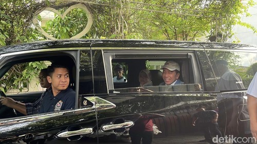 Presiden ke-7, Joko Widodo (Jokowi) antar cucu liburan keluar kota, Kamis (26/6/2025).