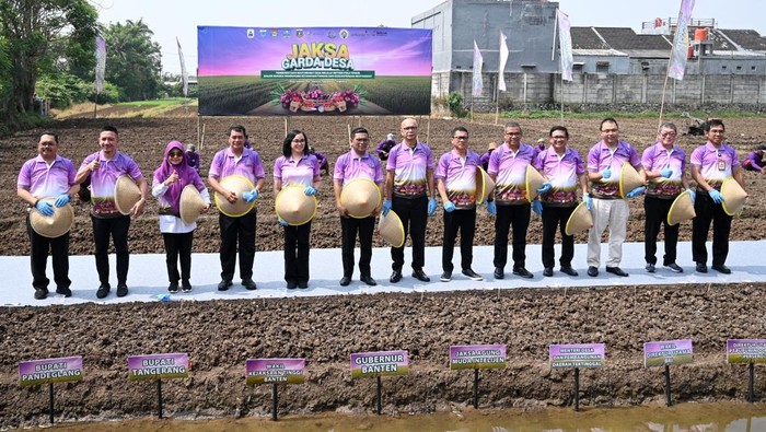 PT Pupuk Indonesia (Persero) turut mendukung program Jaksa Garda Desa yang diinisiasi oleh Kejaksaan Agung Republik Indonesia (Kejagung) RI.