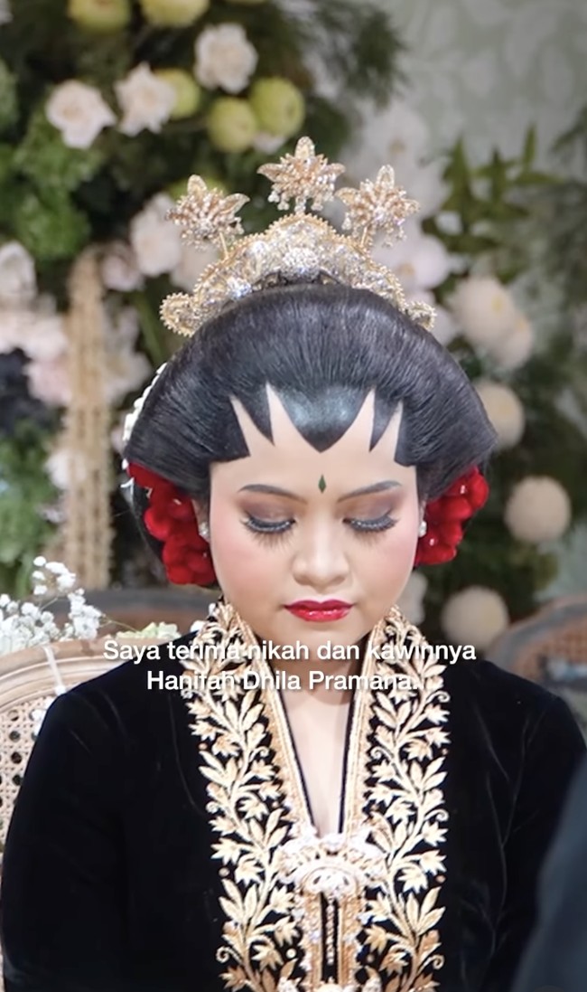 Putri bungsu dari Gubernur Jakarta Pramono Anung, Hanifa Fadhila resmi menikah dengan Ariq Arsyad Maulana pada Rabu (25/6/2025). Akad nikah digelar secara khidmat di Rumah Dinas Gubernur Jakarta yang berlokasi di kawasan Taman Suropati, Jakarta Pusat. Foto: dok. Instagram/@pramonoanungw