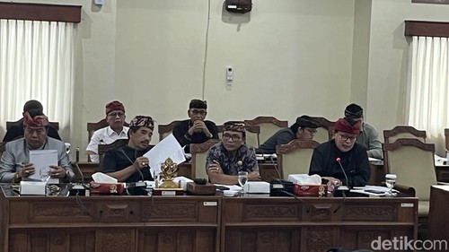 Rapat bersama DPRD Bali bersama Pemprov Bali di kantor DPRD Bali, Kamis (26/6/2025). (Foto: Rizki Setyo/detikBali)