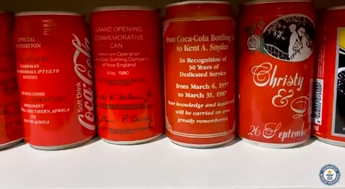 Rekor dunia koleksi kaleng Coca Cola Rekor dunia koleksi kaleng Coca Cola