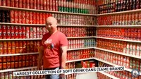 Seorang pria bernama Gary Ang, punya ambisi yang unik. Alih-alih tempat pakain yang besar, di rumahnya ada ruangan khusus koleksi kaleng Coca Cola. Foto: Guinness Book of World Record