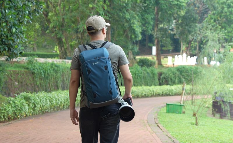 Review Lensa Sony 400-800